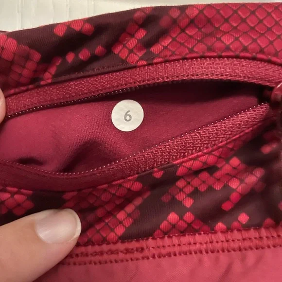 Lululemon Run Speed short- Red with dark red snakeskin design - Picture 3 of 3